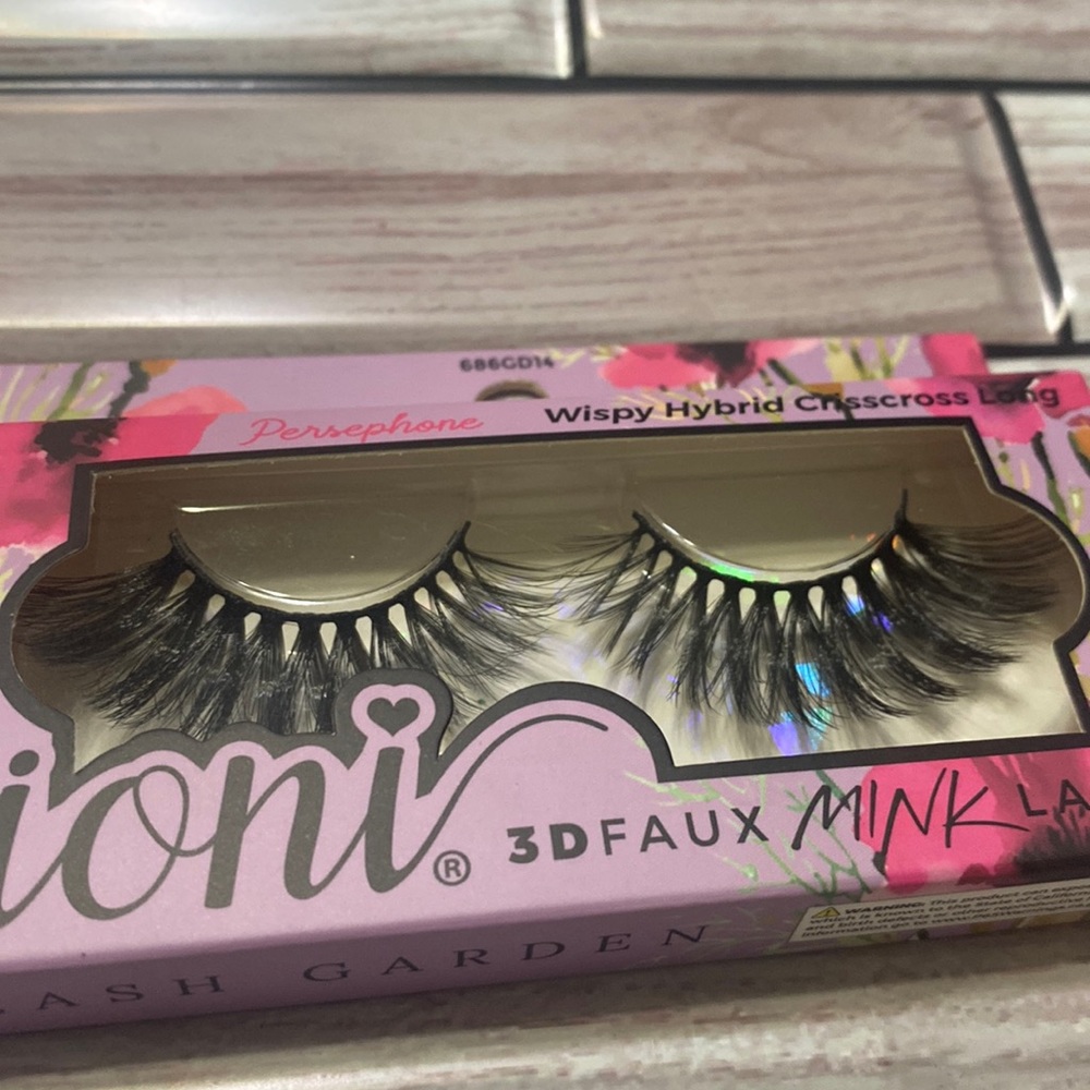 LASH GARDEN🪴COLLECTION - Picture 2 of 4